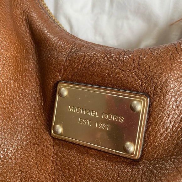 Michael Kors Camel Handbag with gold accents - Picture 2 of 4